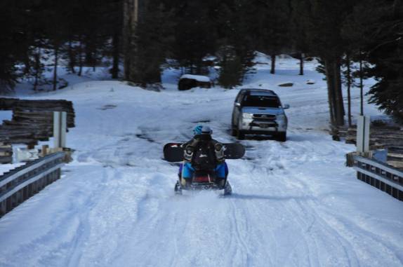 Olha só o tipo de trânsito que a Fiona está cruzando na região do Lake Tahoe, na Califórnia, nos Estados Unidos